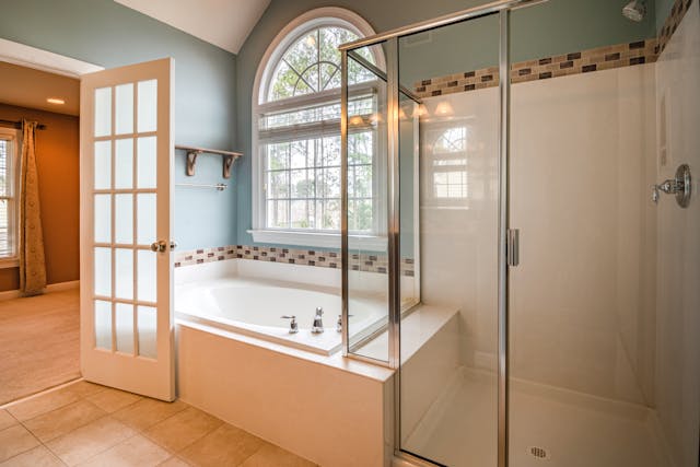 Retail Trends in Walk-In Bathtubs, Custom Showers, and Safety-Focused Bathroom Equipment: What Today’s Buyers Really Want