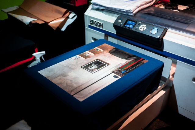 What Successful Retail Brands Can Teach Custom Apparel Printers About Customer Experience
