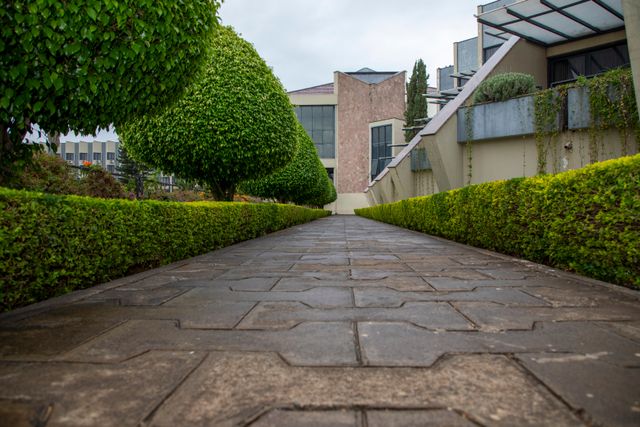 What Landscape Design and Maintenance Can Learn From the Retail Customer Experience